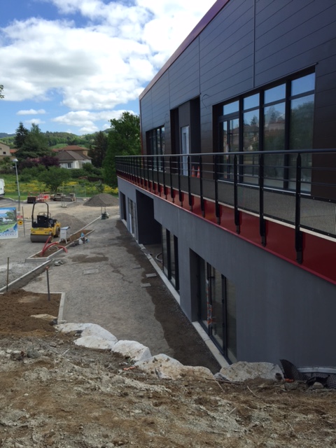 LOCAUX COMMERCIAUX MULTI-ACTIVITES